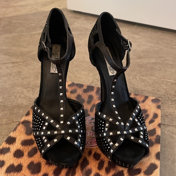 Black studded heels - Picture 2 of 4